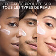 Revitalift Filler Denn&iacute; omlazuj&iacute;c&iacute; kr&eacute;m pro plnej&scaron;&iacute; plet SPF50 pro v&scaron;echny typy pleti 50 ml