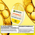 SkinActive Vitamine C SPF50+ Wonder Tint Claire sz&iacute;nezett bork&eacute;pt&ouml;k&eacute;letes&iacute;to fluid