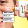SkinActive Vitamine C SPF50+ Wonder Tint Claire sz&iacute;nezett bork&eacute;pt&ouml;k&eacute;letes&iacute;to fluid