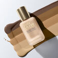 Mini Double Wear Base de maquillaje de larga duraci&oacute;n que no se transfiere, SPF 10, 15 ml