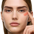Make Me Blush Blush em creme luminoso com efeito esculpido