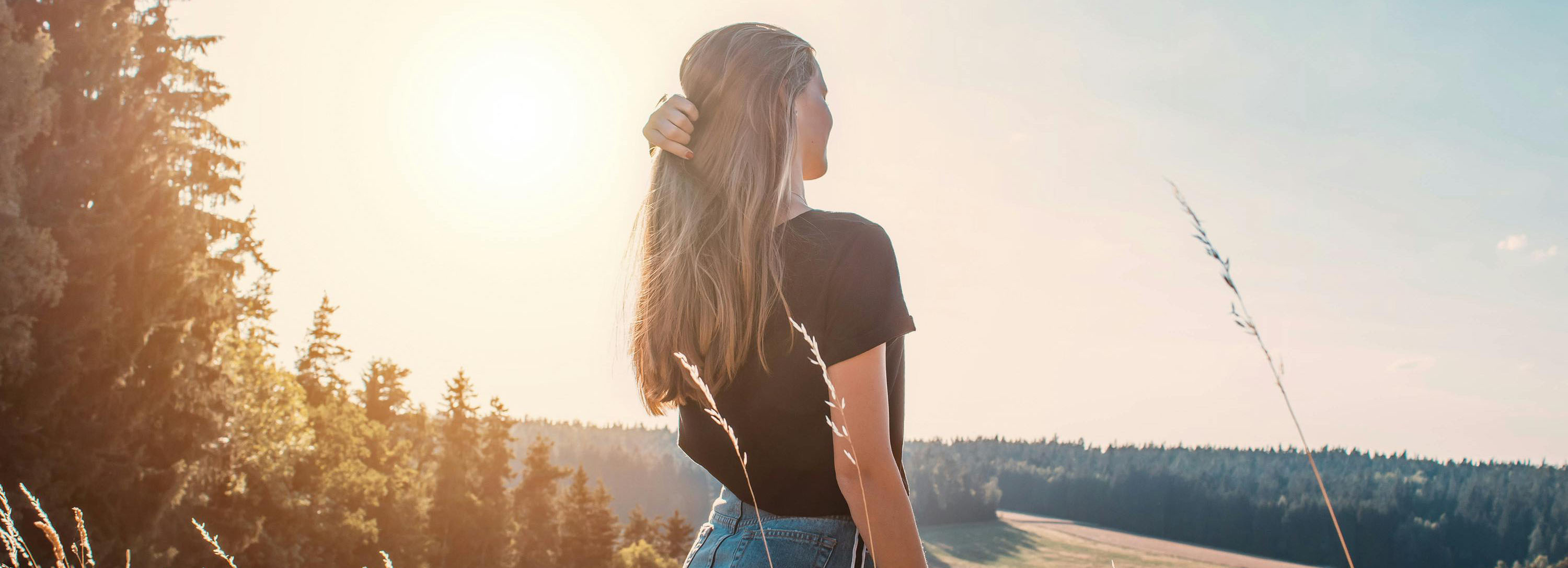 banner femme blonde au soleil