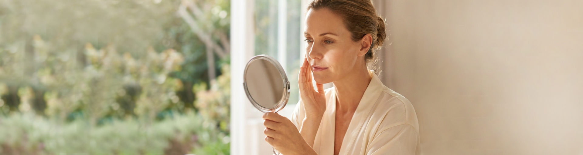 banner femme &acirc;g&eacute;e skincare