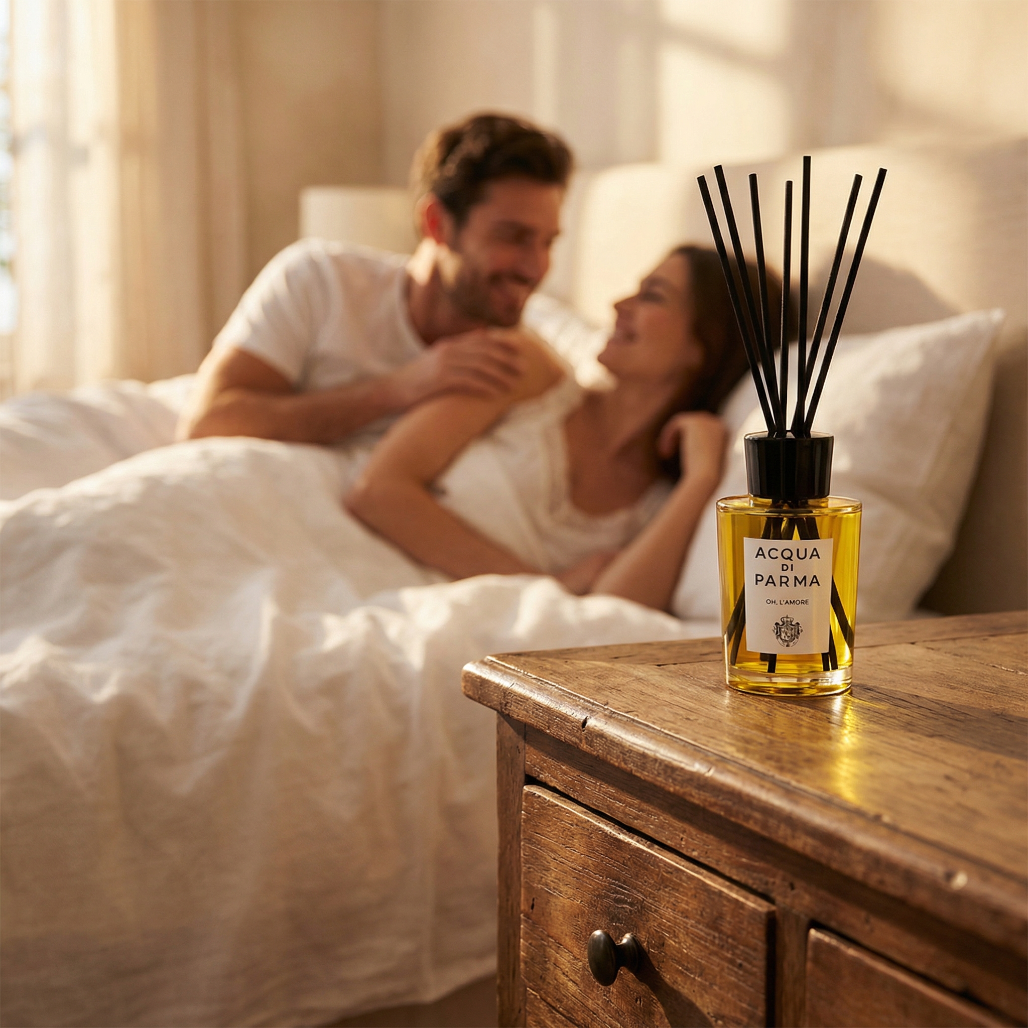 couple allong&eacute; diffuseur de parfum commode 