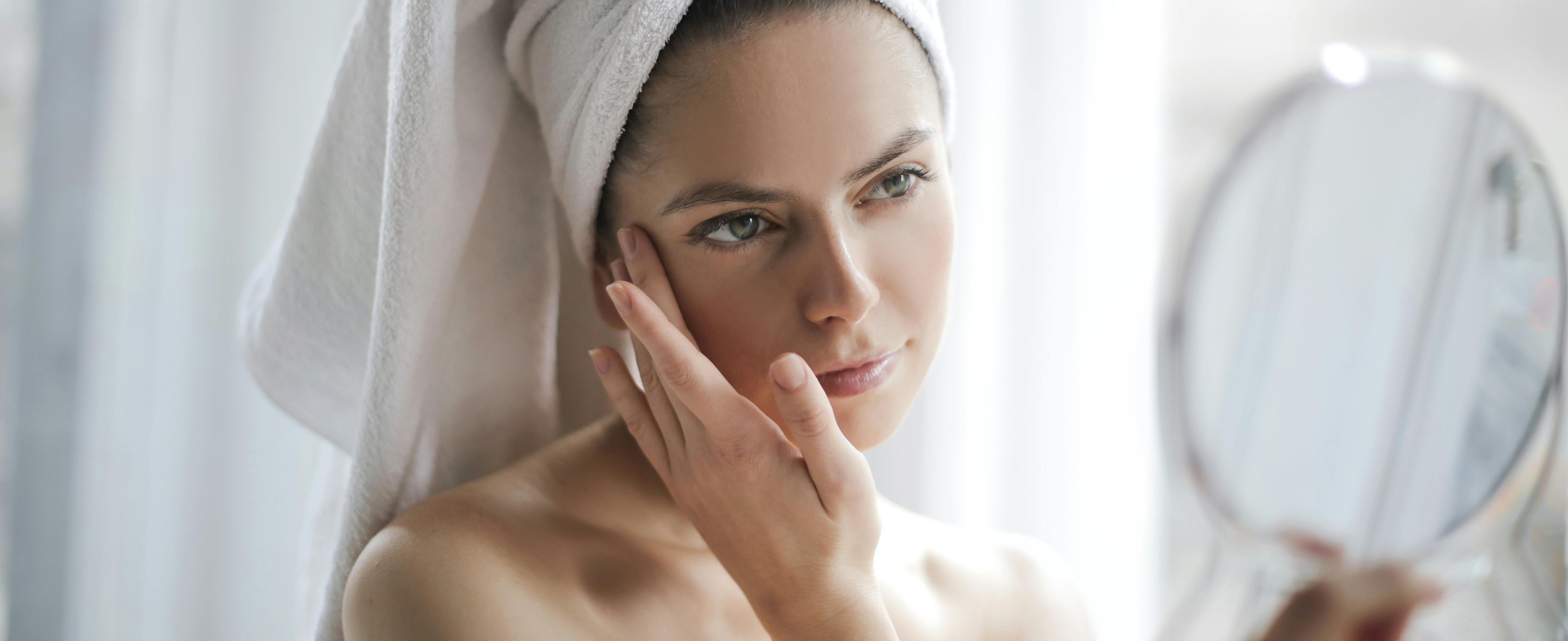 banner femme peau miroir